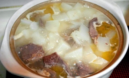 炖羊肉汤最怕的是膻味大,“牢记”多加这1步,羊汤好喝没有膻味