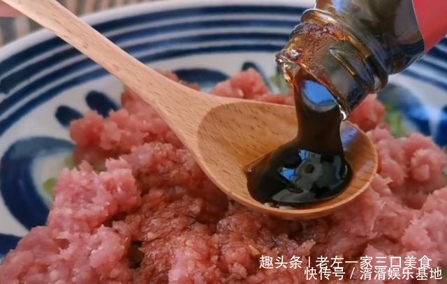 不剩|芹菜别炒着吃了,加一块豆腐,比红烧肉还香,上桌连汤汁都不剩!