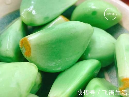 米醋|腌腊八蒜时,牢记别放错“醋”!多加这2味,又香又脆,绿如翡翠
