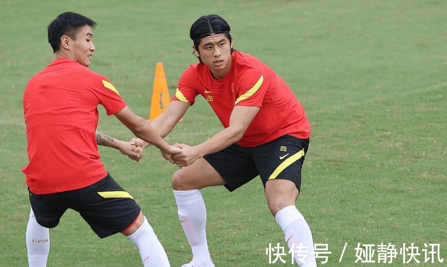 张玉宁|争议!球迷赛后批评韦世豪:知道为什么之前李铁放弃他了吧?