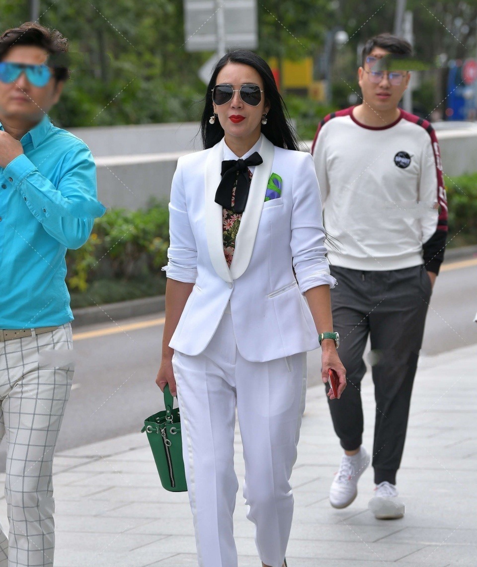 打底裤 打底裤的透气性比较好,手感比较柔软,贴着肌肤的时候比较舒适