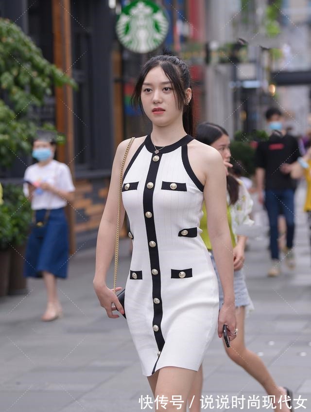 法式 法式名媛风针织连衣裙搭配银色高跟鞋,简约贵气,复古时尚!