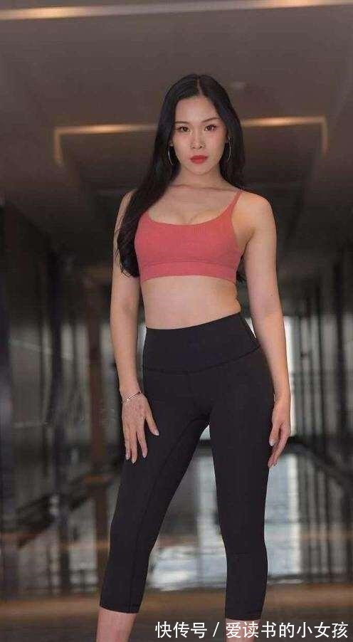 单品 美丽打底裤的美女，让造型远离俗套感，更显身材！