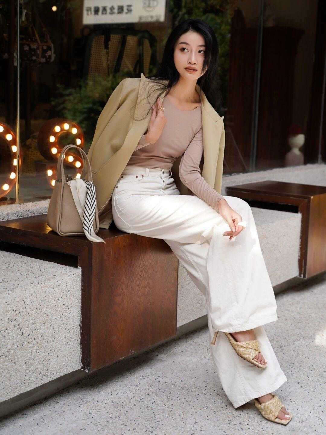 小蛮腰 早春职场通勤怎么穿?这些西装干练利落又不挑人,照着穿准没错