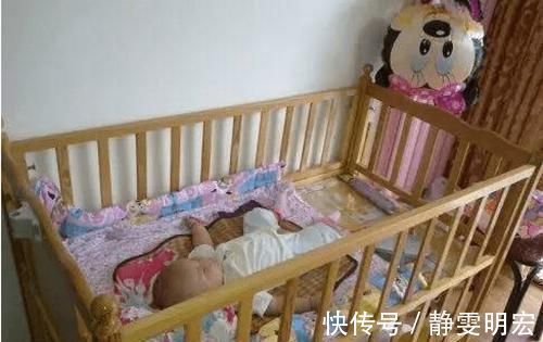 新生儿|新生儿跟父母睡还是单独睡?看完各自的优缺点,再做决定吧