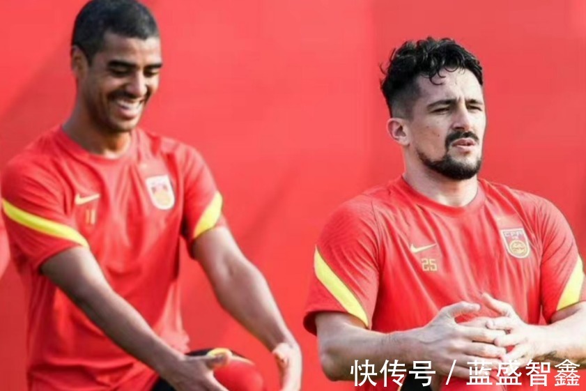 申花|外教支援李霄鵬名記巴西體能教練來國足報到，曾在申花任職！