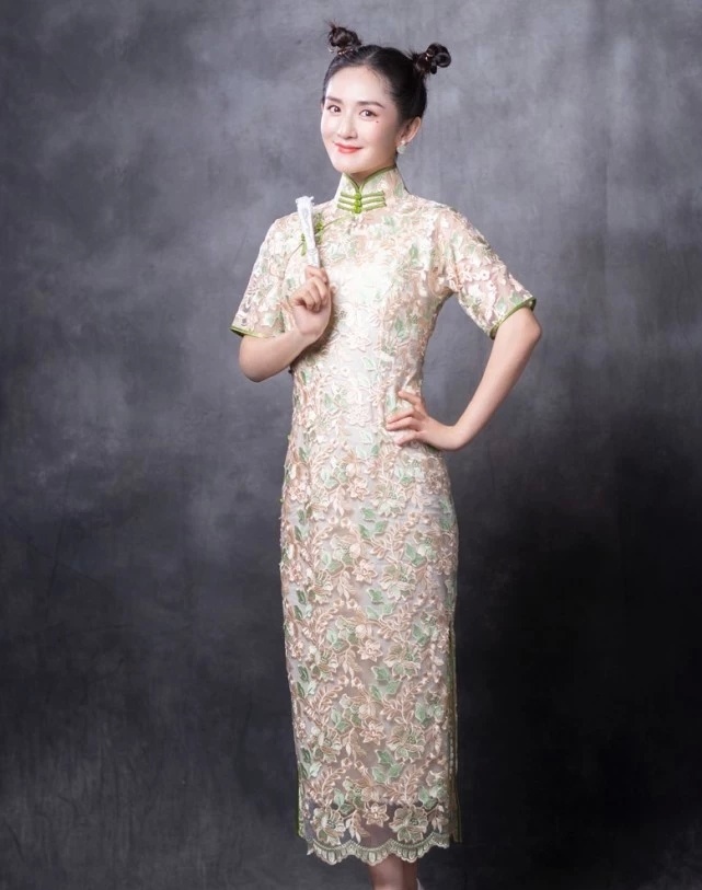 漫画腰|谢娜自认腰粗不适合穿旗袍,被造型师强制要求后,一秒变漫画腰!