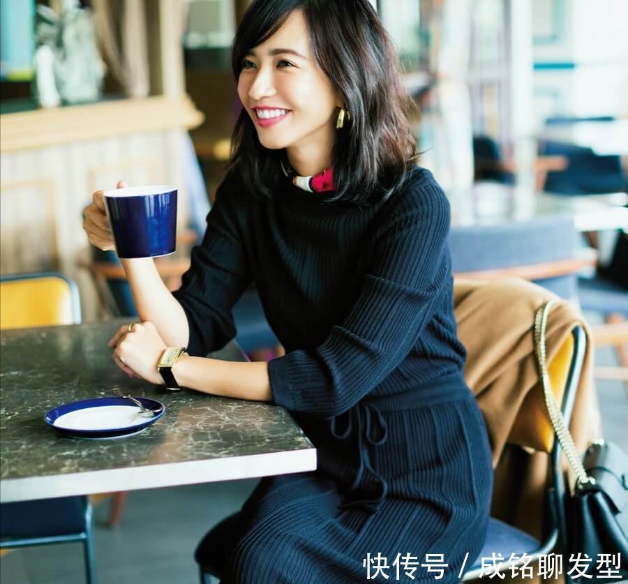 四十岁女性减龄搭配妙招,学会这四种围巾的系法,时髦高级又养眼