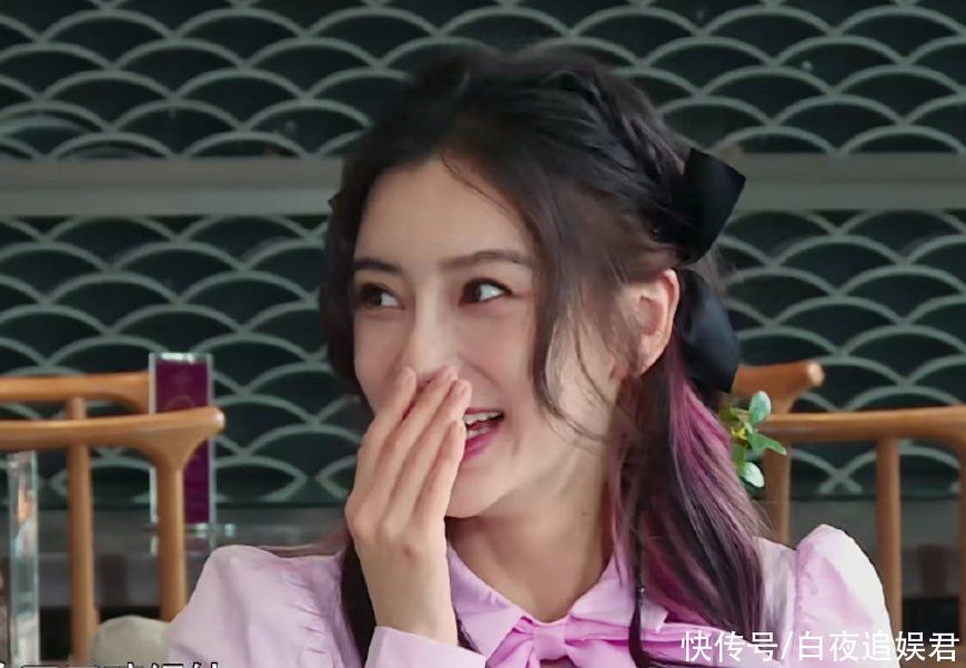 划水|还说杨颖录综艺划水?宋雨琦上场挑战时,她在旁边的举动备受好评