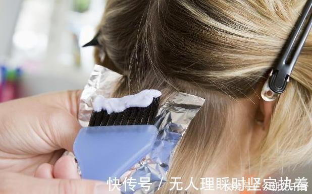 染发|无论男女,60岁后2件事最好少做,长寿也许会更“偏爱”你