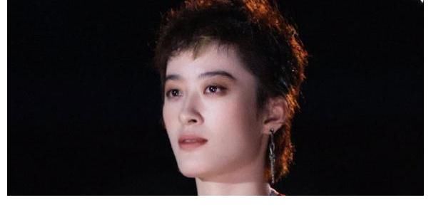 黑怕女孩|曾轶可上综艺公开质疑节目组,却惹祸上身,反引来网友对她的质疑