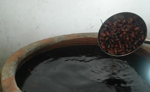 榨成|乡下踏秋,发现一“黄刺果”,以往只有穷人吃,如今榨成汁后红了