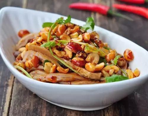 年夜饭中不可少的几道美食，简单美味汁香汤浓，都是家里人爱吃的