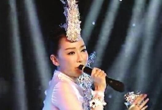 那英，曾经好声音的导师，又假唱？