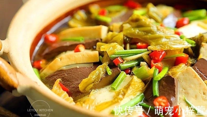 天冷时，一定要吃这一锅，酸爽开胃，没放肉，却比肉还好吃