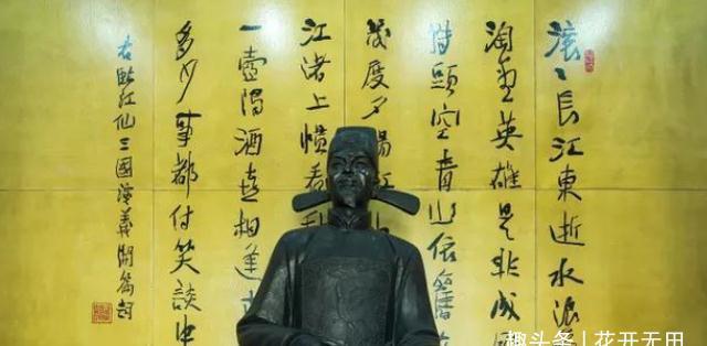 千古绝唱!明朝第一才子杨慎写下一首千古绝唱,仅开头两句,便惊艳了岁月