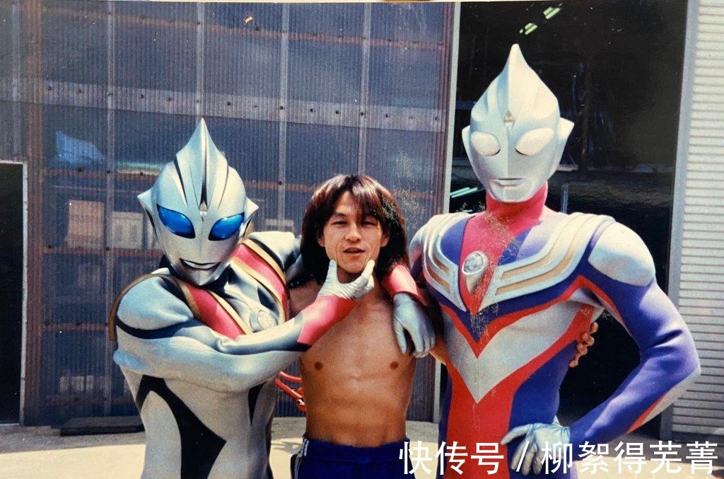 幕后|迪迦奥特曼25年前幕后花絮流出,迪迦竟有A4腰,身材完虐邪恶迪迦