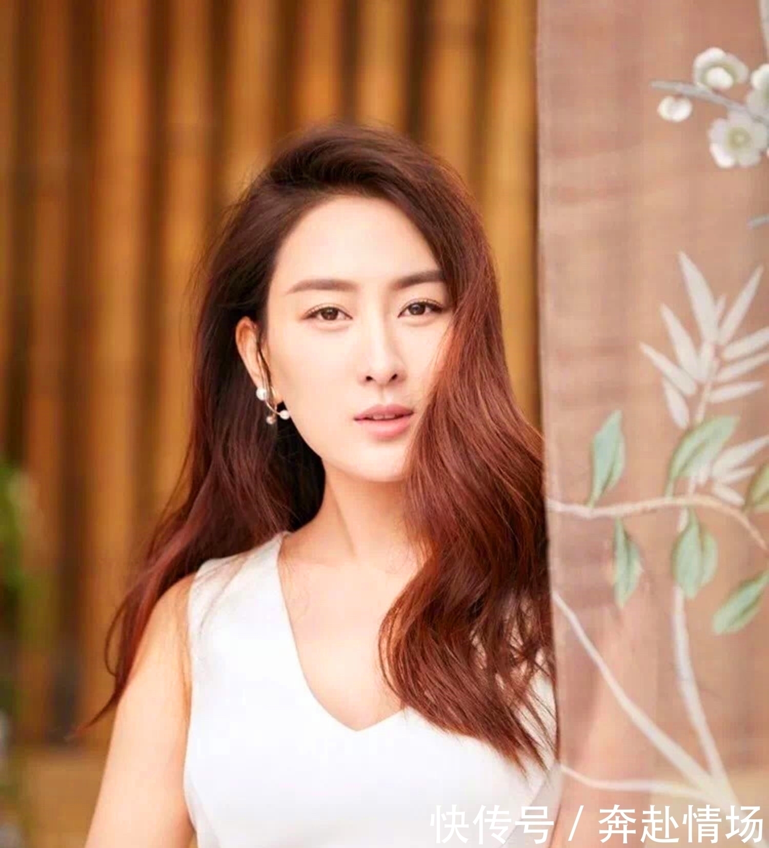 卷发|发型不能瞎剪,要根据你的脸型来决定,变精致小脸女生