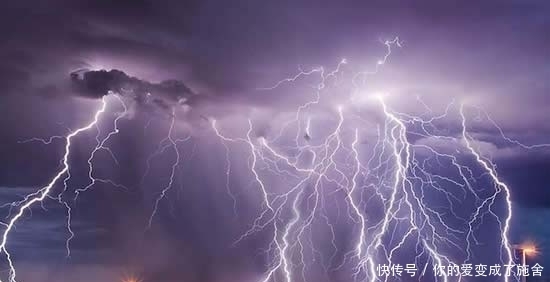 世界上闪电最多的地方,马拉开波湖(1年有297天闪电)!