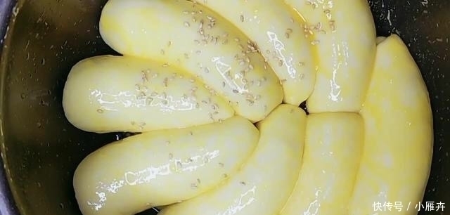 不用烤箱，不用水，做家人爱吃的面包，香甜营养，软过馒头太多了