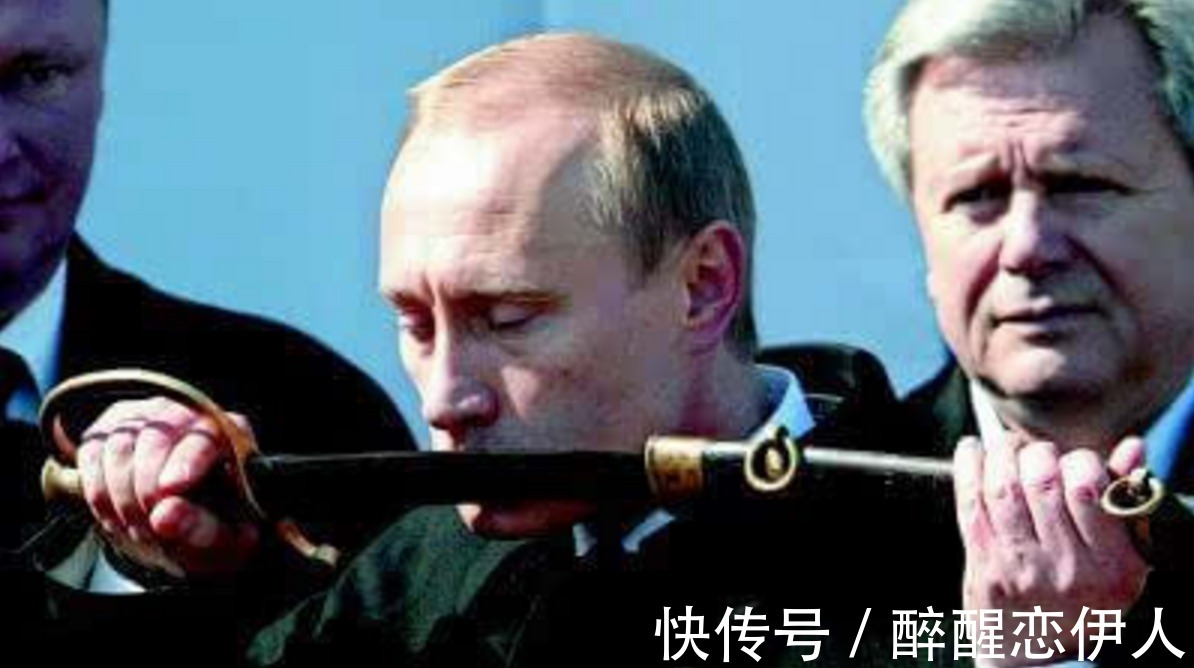中国人 都说右手戴手表比较土,为何普京就喜欢戴右手不单纯因为舒服