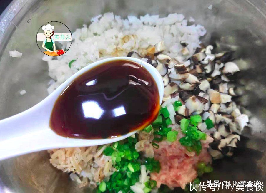  莲藕不凉拌不煲汤，换个做法，平底锅一煎，简单又营养，儿子爱吃