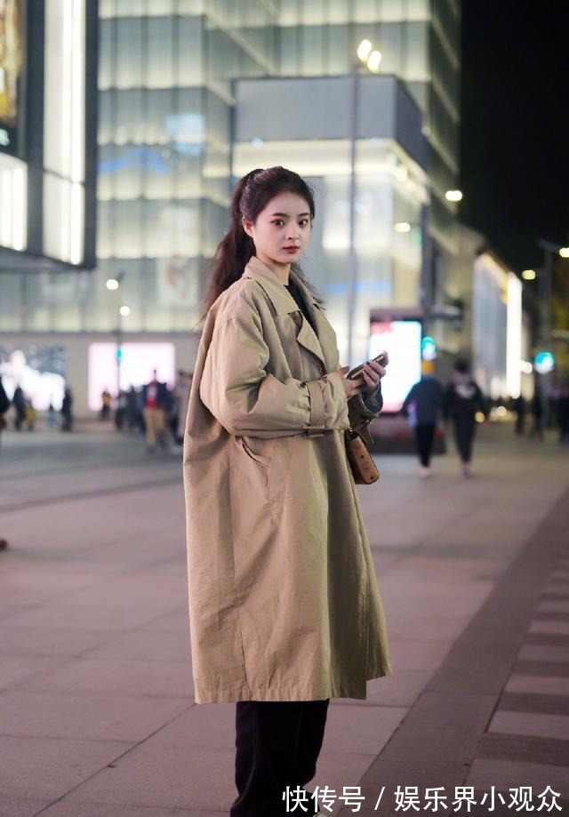 小脚裤 衣服穿不对，显胖又累赘！过年入手“大衣+长裤”，显瘦还很时髦！