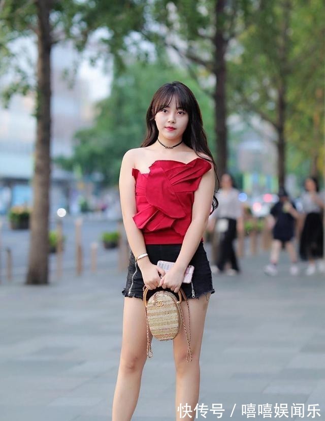 修长|身形修长的打底裤美女，让身形美感提升，清凉时尚