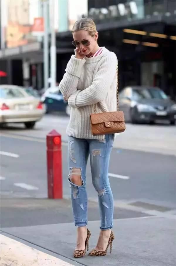 别人穿毛衣成了女神，你却成了村姑，只因为你不会这样穿！