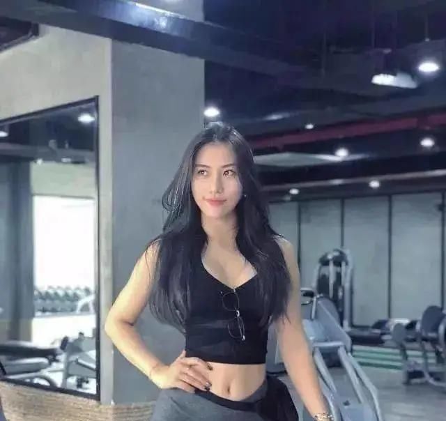 越南|越南健身女神，苦练健身终获窈窕身材，105cm大长腿，爱了