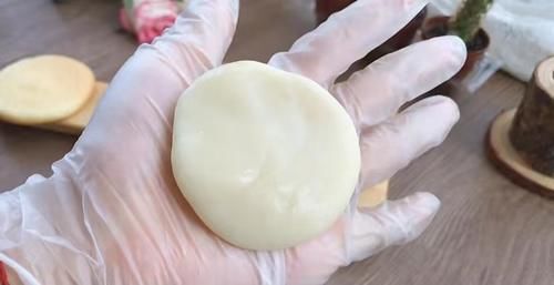 可以拉丝的肉松小贝，细腻柔软又湿润，自己在家就能做