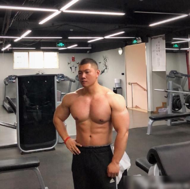 塊頭|男生因為“塊頭大”遭嫌棄，男人倒三角身材，過時了
