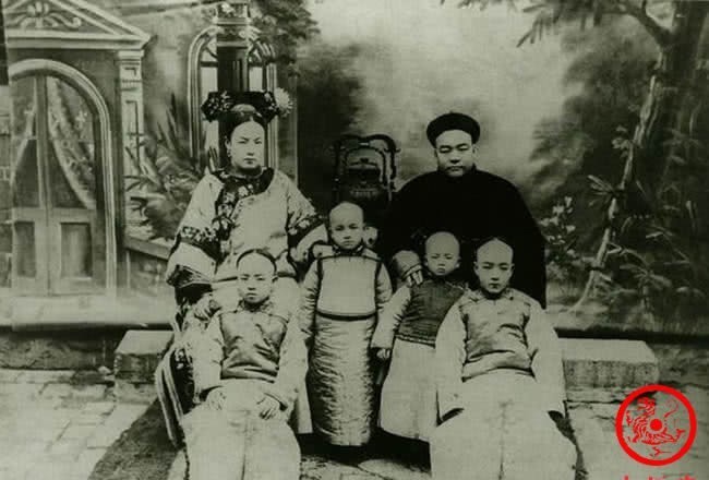 清末|清末民初王公贵族生活照:结婚礼服很精美,大臣肥头大耳