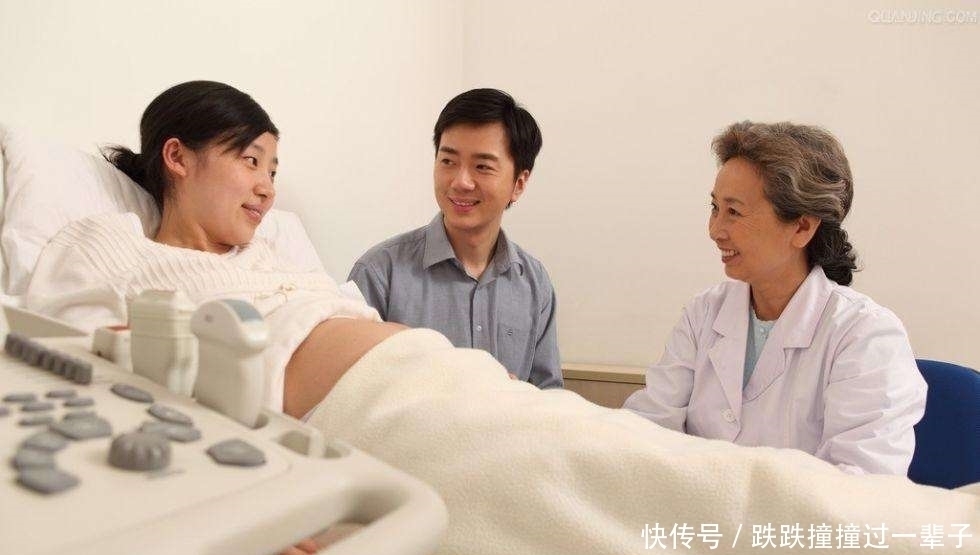 妻子|产妇分娩疼痛难忍，丈夫反手就是一巴掌，医生：让他进来干啥