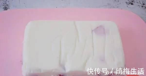 草莓丁|酸奶草莓冻这样做!简单4步不蒸不烤,一个奶锅就能做!