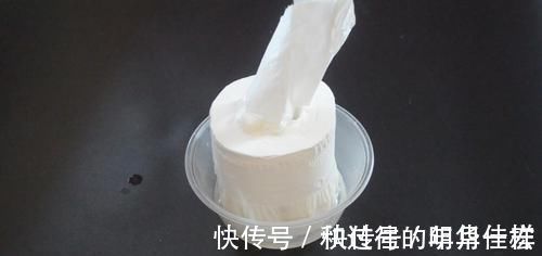 打包盒|塑料打包盒不要扔, 放在卫生间里有大用处, 能帮家里省下不少钱