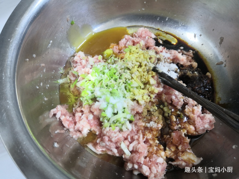 猪肉馅|最适合蒸包子的两种菜,夏季吃,维生素丰富营养多,咬一口老香了