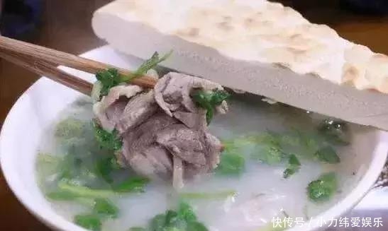 硬面烤饼|古代流传了两干多年的美食，曾是秦军们穿在身上还能当盔甲。