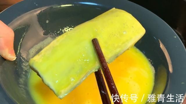 炸带鱼,有人裹淀粉,有人裹面糊,大厨都不对这才是正确做法