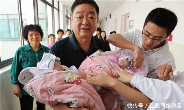 孩子|60岁高龄产妇盛海琳:坚定想法生下一对双胞胎,如今她后悔了?