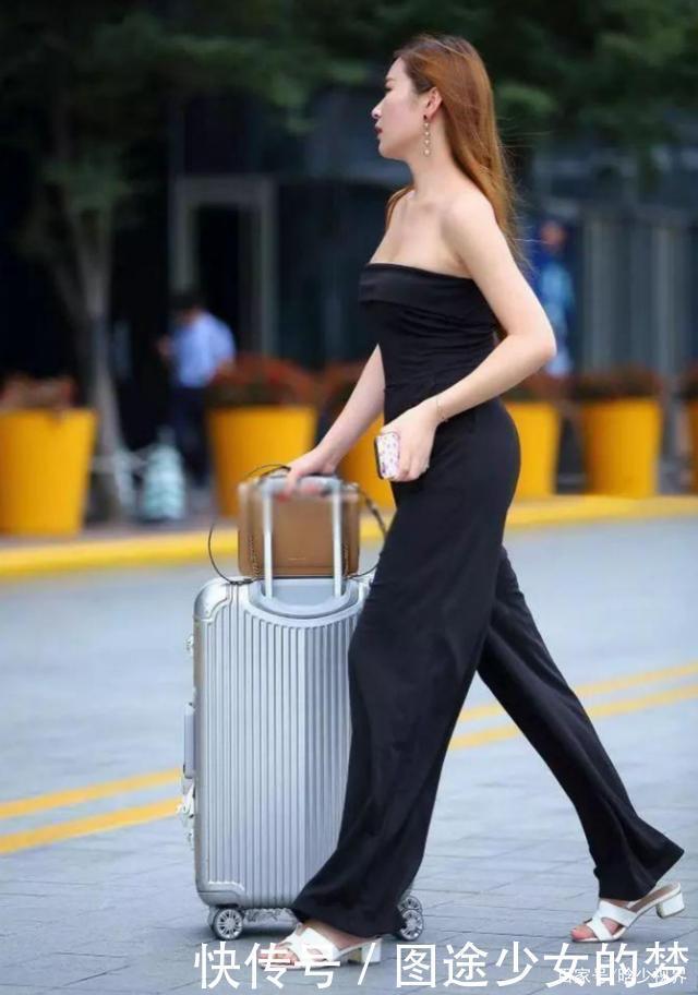 连衣长裤黑色气质时尚即优雅又神秘。绿色温柔大方更有魅力