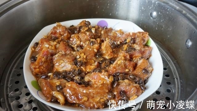 浸泡|我家排骨从不炖着吃，蒸一蒸，鲜香入味，一周吃4次，太费米饭