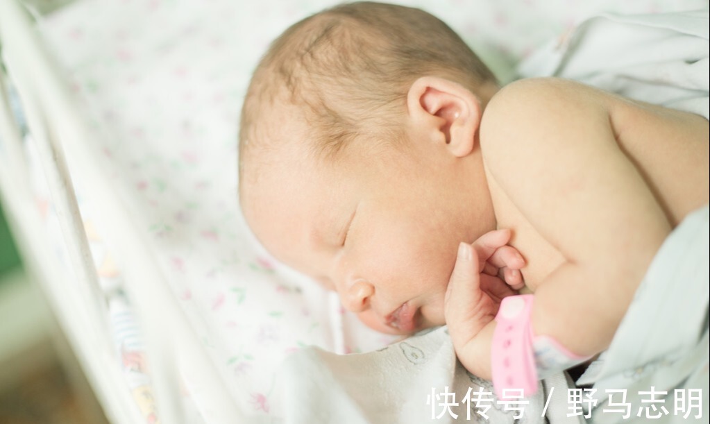 二氧化碳|新生儿睡姿采取什么方式好仰睡、侧睡、趴睡到底哪个才合适