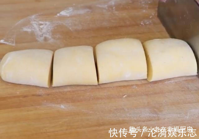 玉米面这样做真好吃，不用一滴油，降脂降压，越嚼越香，上桌就光