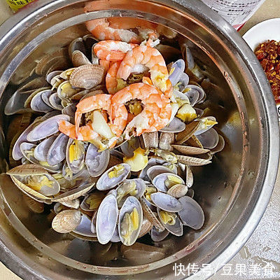 因为这道酸酸辣辣的凉拌花甲,从此爱上了做饭