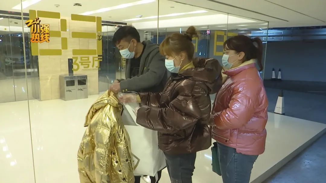 衣服 花1万6千多买的“奢侈品”羽绒服,大年初一打开一看,太丢人了