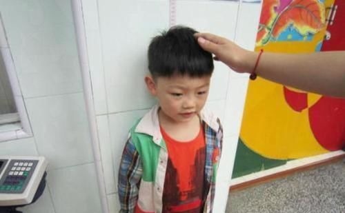 家长|孩子身高发育“猛涨阶段”,身体会主动释放信号,家长能捕捉到