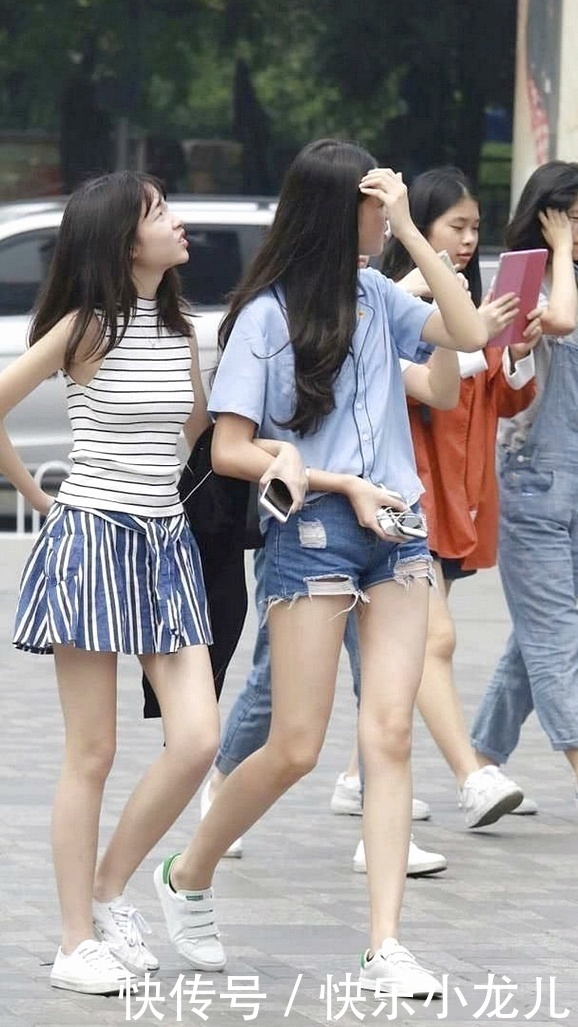 美丽|身穿衬衫的姐姐出街,让人活力十足,何不让自己穿得像花般美丽?