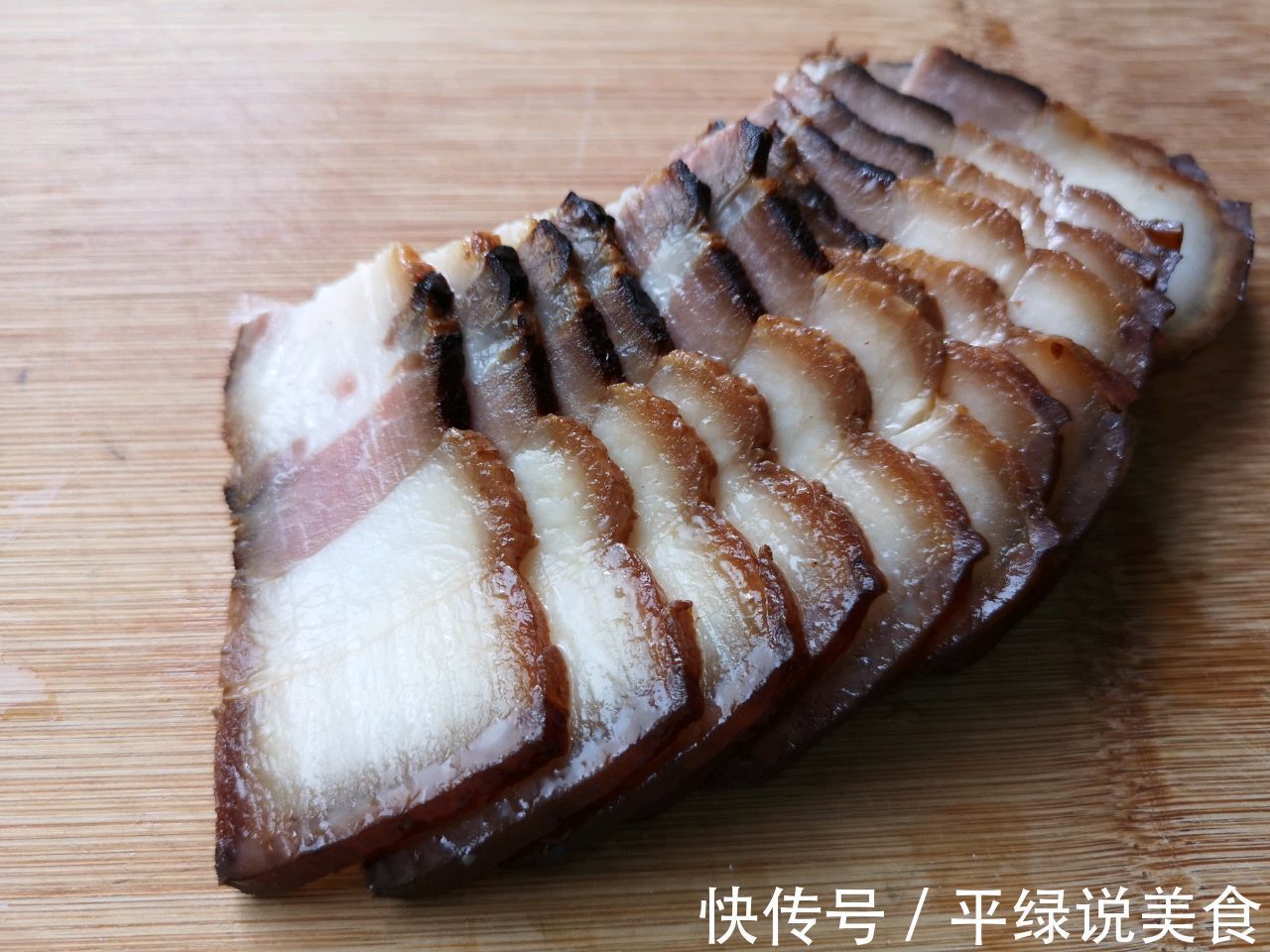 把腊肉跟萝卜搭配在一起,上锅一蒸,肥而不腻真健康
