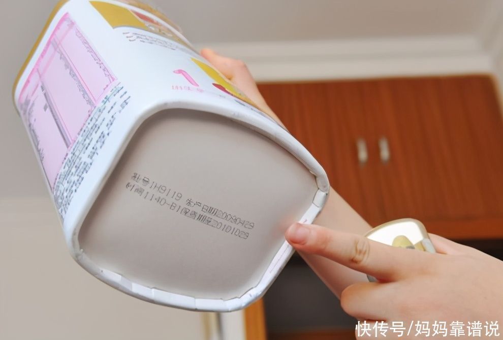 学问|为什么奶粉勺底部有一个小洞?不是一无用处,用途大有学问